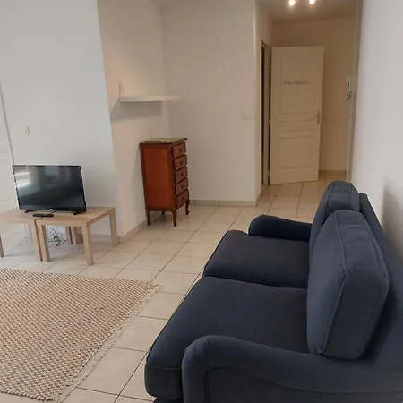 T3 Royal Plaza Center * Μεντόν